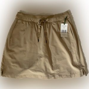 Tennis Skort with front pockets. Green Tea, NWT.